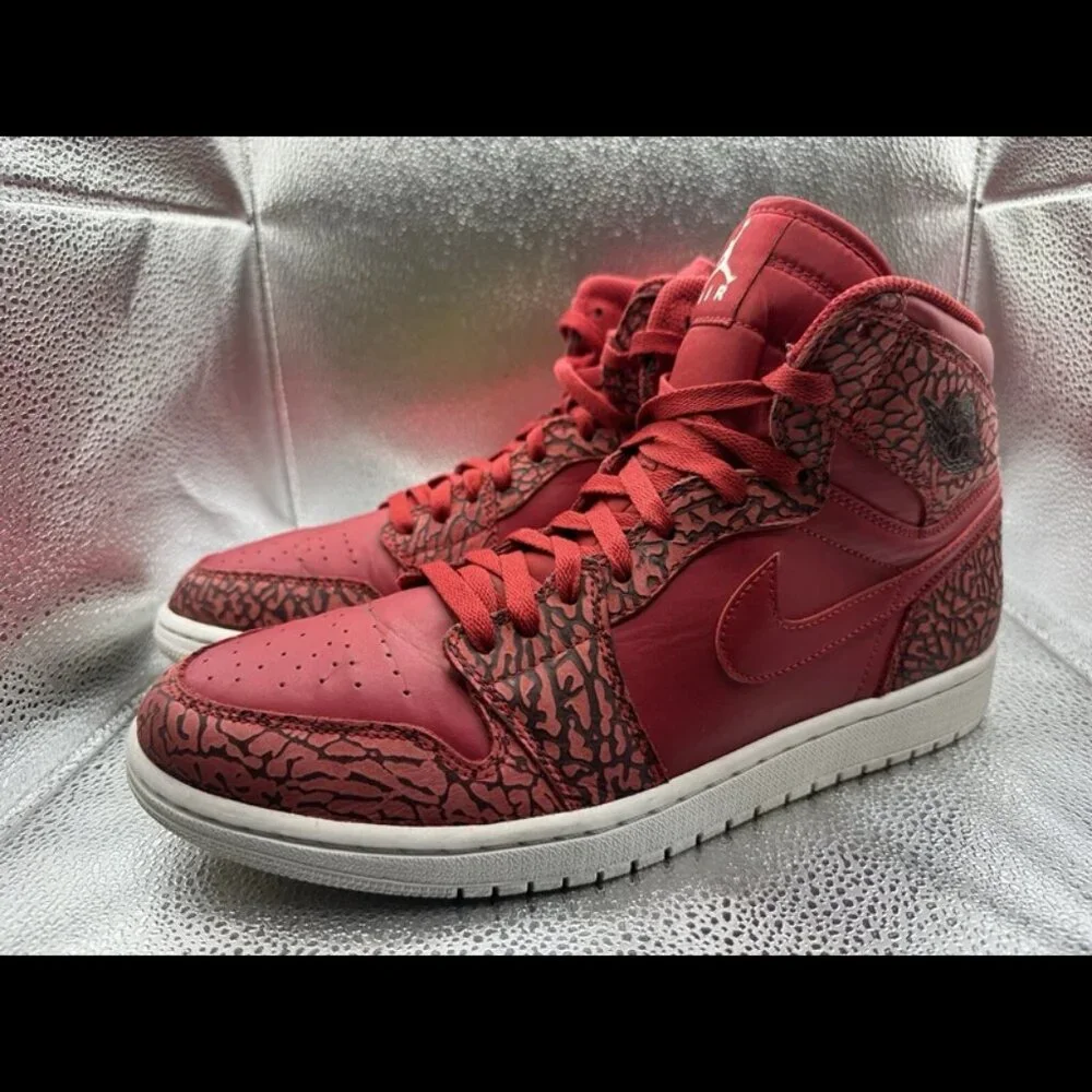 RARE 🚀 Size 11.5 - Nike‎ Air Jordan 1 One Retro High Red Elephant 839115-600